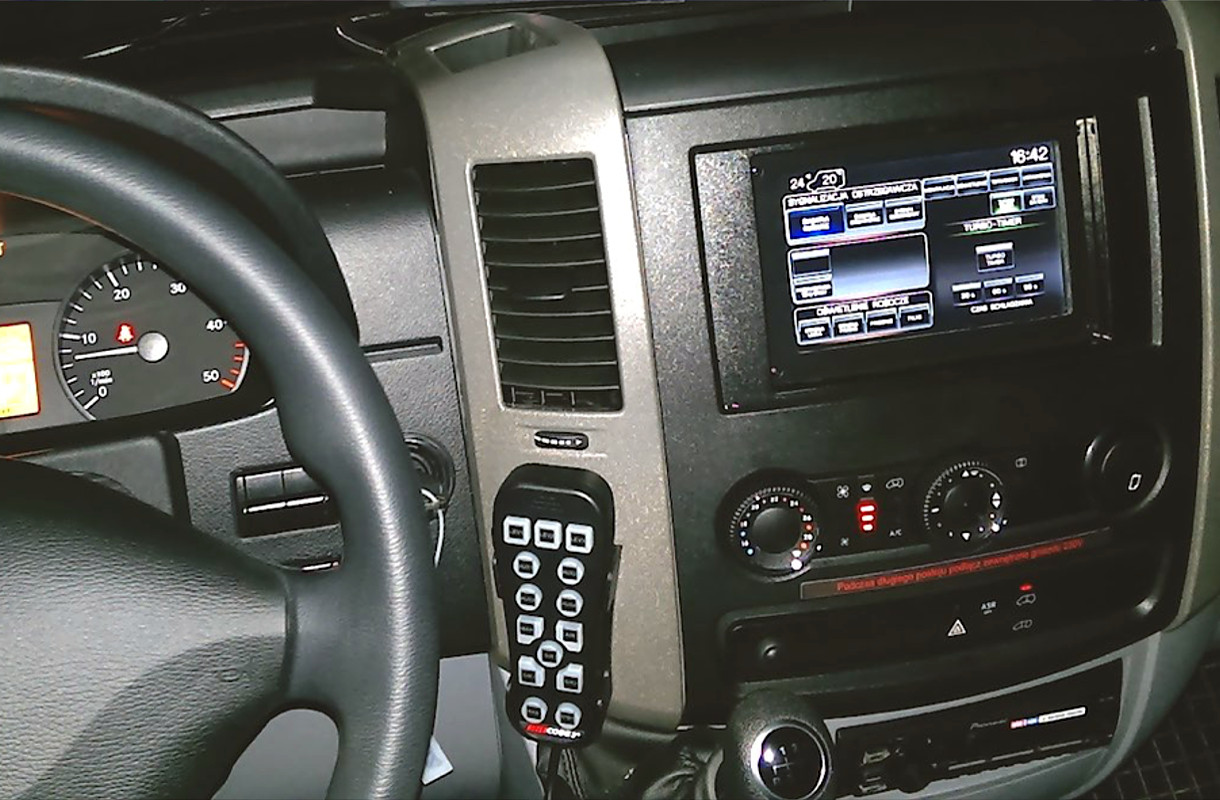 LCD screen open step